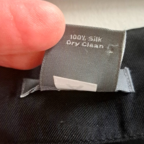 Ann Taylor black, Silk, Sleeveless blouse. Size 10. 100% Silk. - Picture 3 of 4